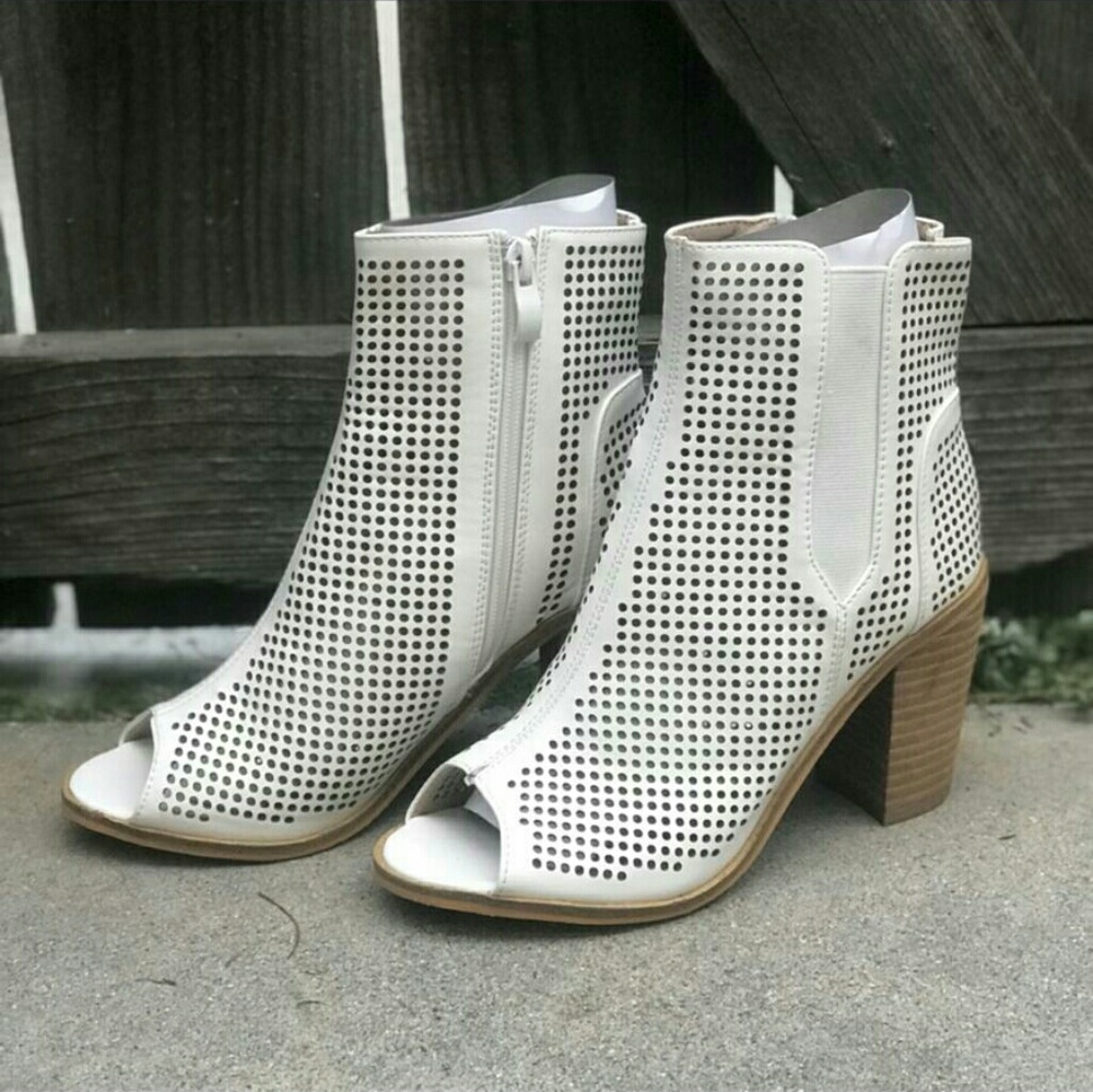 Perforated white bootie